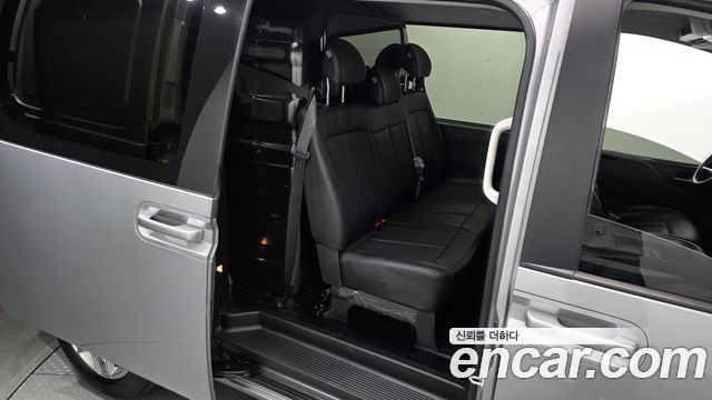 Hyundai Staria 2025 — photo 18
