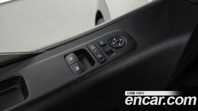 Hyundai Staria 2025 — photo 23