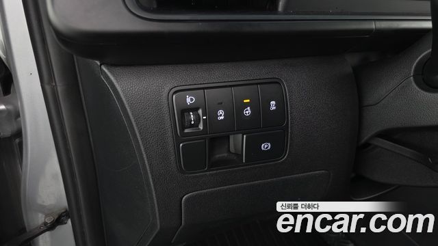 Hyundai Staria 2025 — photo 24
