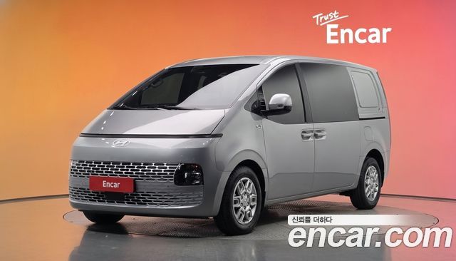 Hyundai Staria 2025 — photo 1