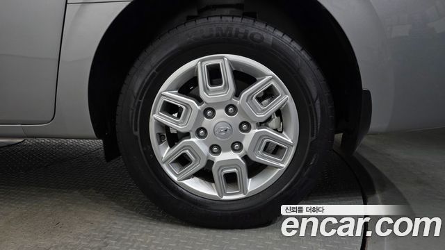 Hyundai Staria 2025 — photo 7