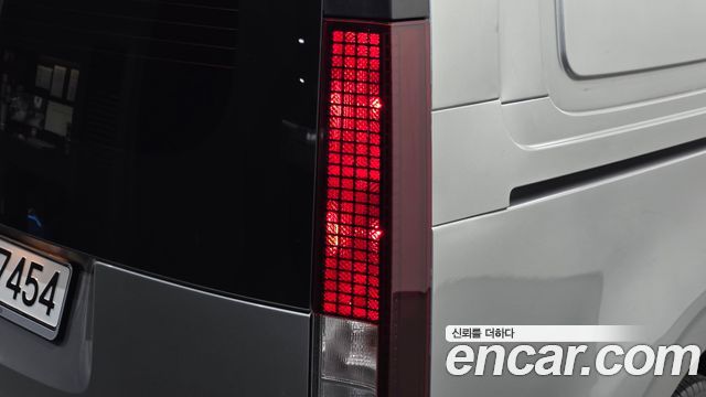 Hyundai Staria 2025 — photo 9