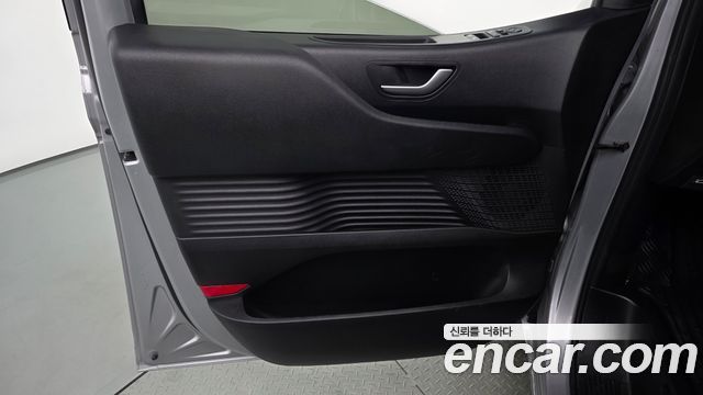 Hyundai Staria 2025 — photo 14