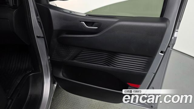 Hyundai Staria 2025 — photo 15