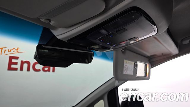 Hyundai Staria 2025 — photo 30