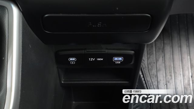 Hyundai Staria 2025 — photo 31