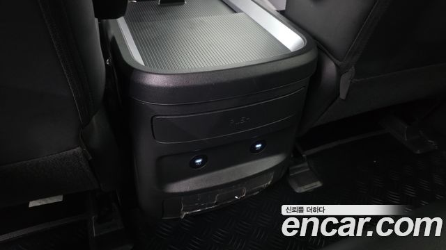 Hyundai Staria 2025 — photo 32