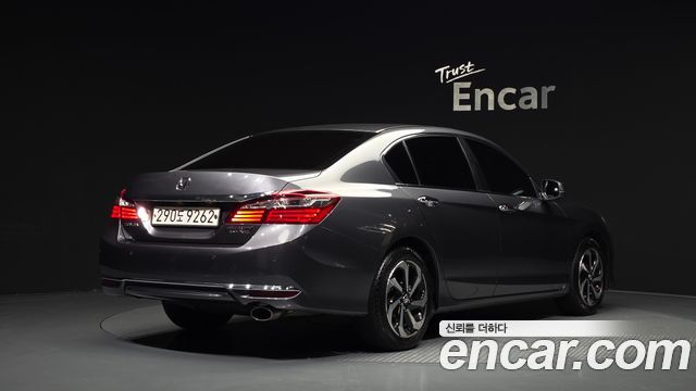 Honda Accord 2017 — photo 2