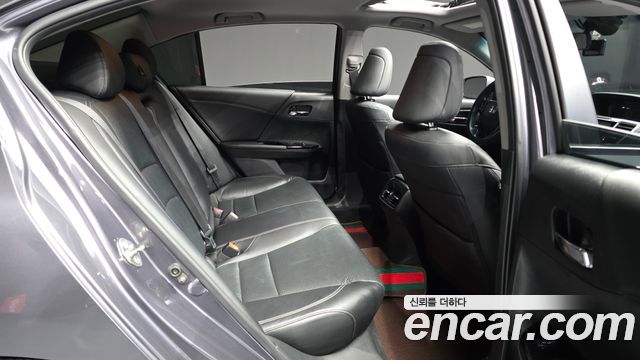 Honda Accord 2017 — photo 12