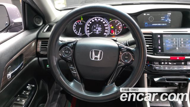 Honda Accord 2017 — photo 13