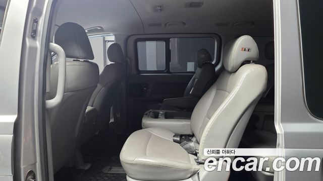 Hyundai Starex 2019 — photo 11