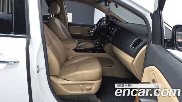 Kia Canival 2017 — photo 17