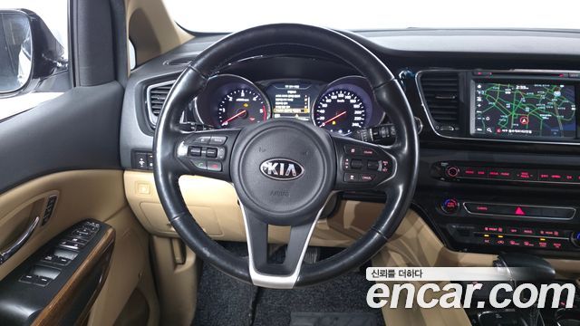 Kia Canival 2017 — photo 20