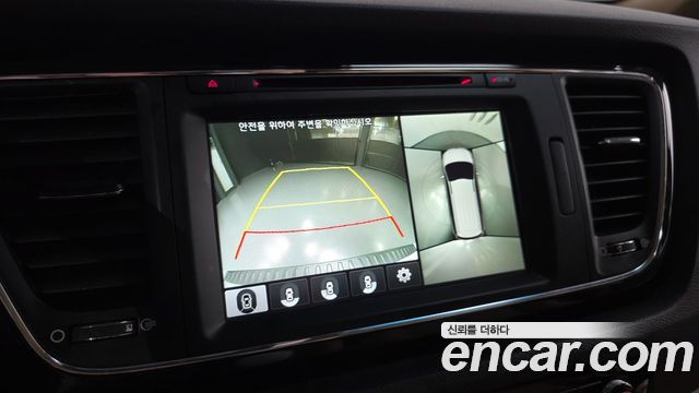 Kia Canival 2017 — photo 22