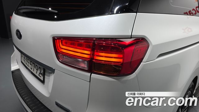Kia Canival 2017 — photo 9