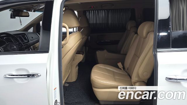 Kia Canival 2017 — photo 16