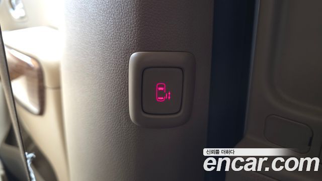 Kia Canival 2017 — photo 32