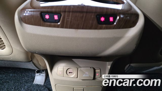 Kia Canival 2017 — photo 33