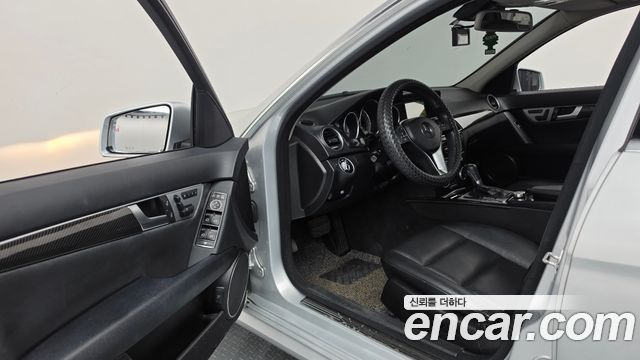 Mercedes-Benz C-Class 2012 — photo 10