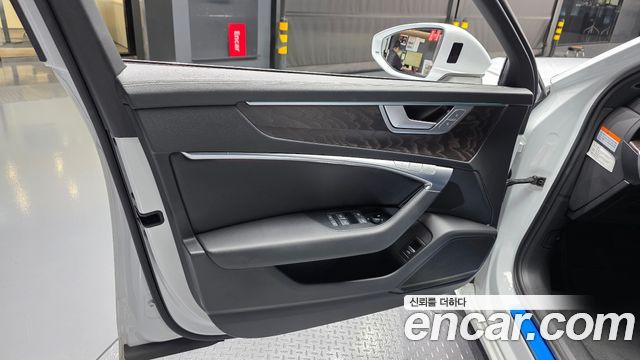Audi A6 2021 — photo 14