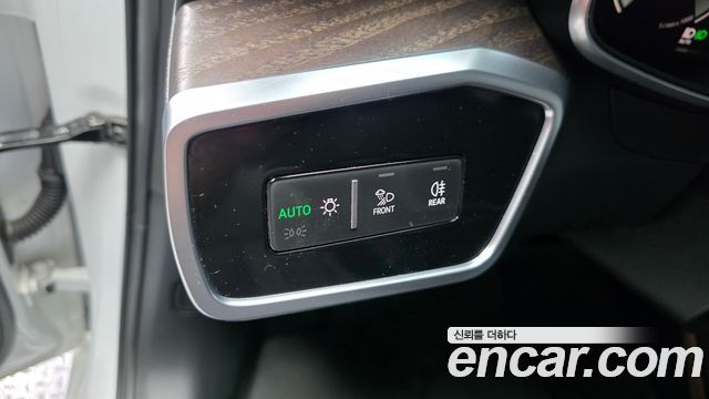 Audi A6 2021 — photo 27