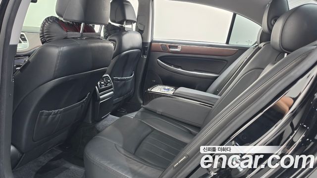 Hyundai Genesis 2013 — photo 17