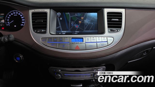 Hyundai Genesis 2013 — photo 18