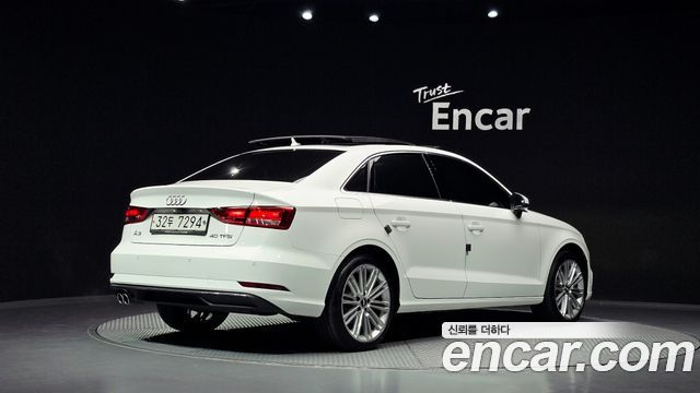 Audi A3 2018 — photo 2