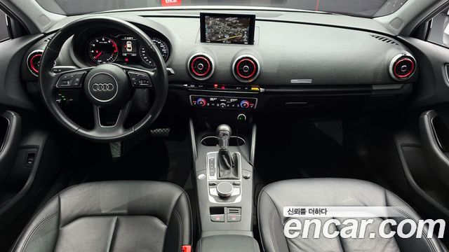 Audi A3 2018 — photo 10