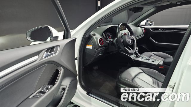 Audi A3 2018 — photo 13