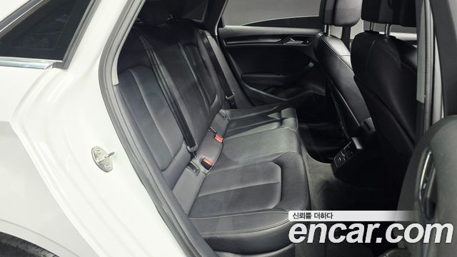 Audi A3 2018 — photo 17