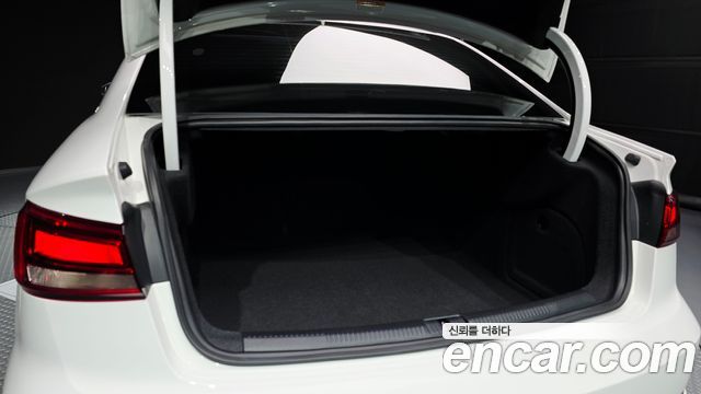 Audi A3 2018 — photo 24