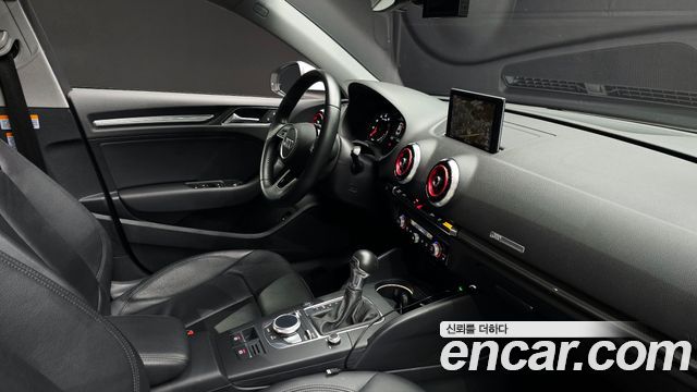 Audi A3 2018 — photo 25