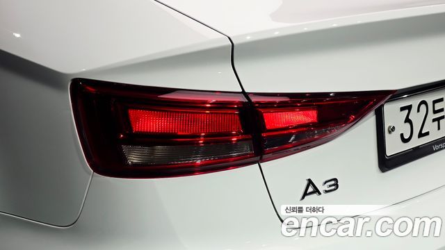 Audi A3 2018 — photo 9