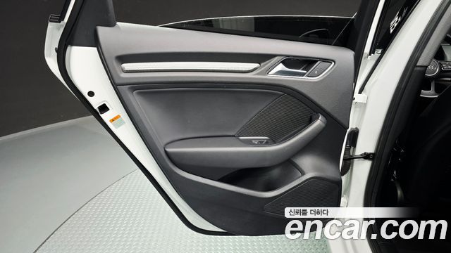 Audi A3 2018 — photo 15