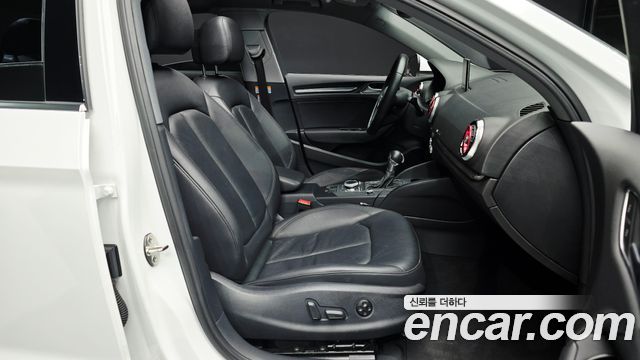 Audi A3 2018 — photo 16