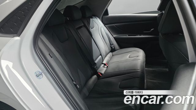 Hyundai AVANTE 2025 — photo 18
