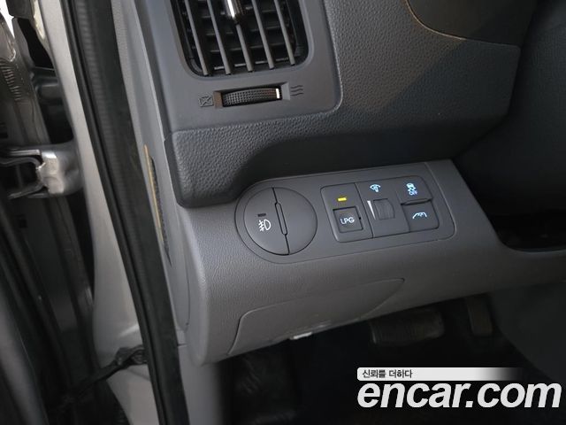 Hyundai Starex 2018 — photo 13