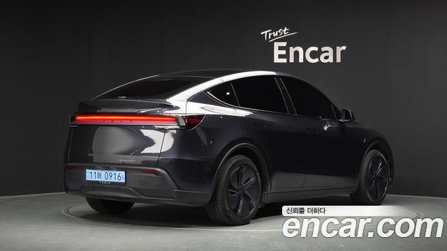 Tesla Model Y 2026 — photo 2