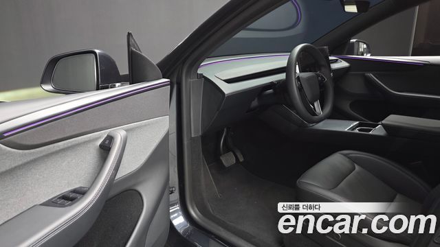 Tesla Model Y 2026 — photo 13