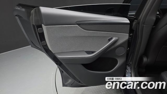 Tesla Model Y 2026 — photo 15