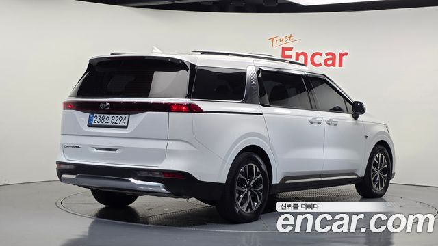 Kia Canival 2021 — photo 2