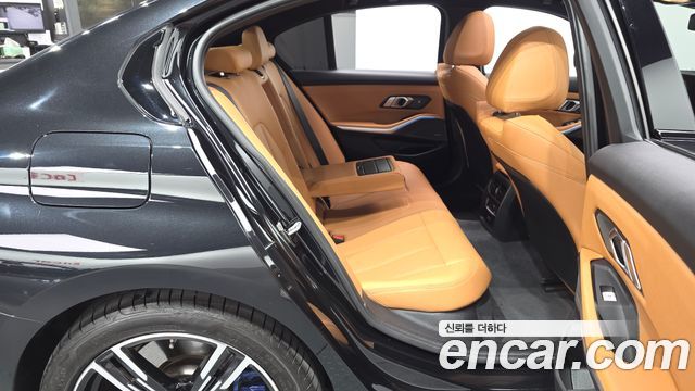BMW 3-Series 2024 — photo 17