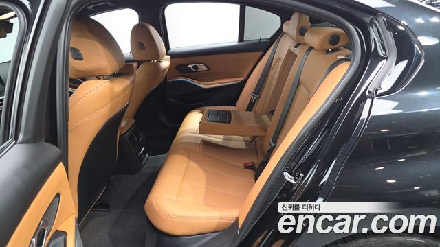 BMW 3-Series 2024 — photo 18