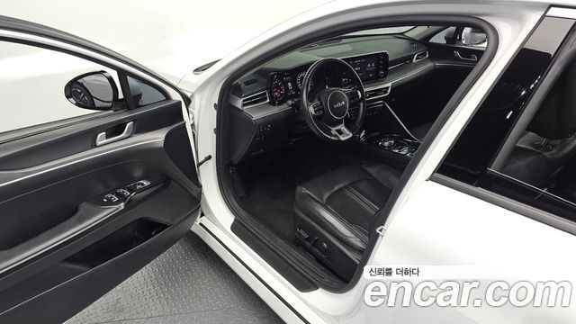 Kia K5 2023 — photo 17