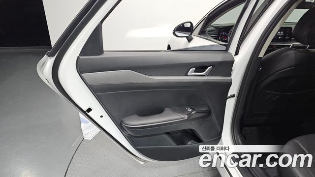 Kia K5 2023 — photo 15