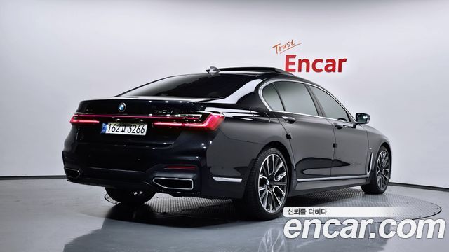 BMW 7-Series 2020 — photo 2