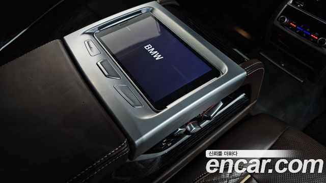 BMW 7-Series 2020 — photo 24
