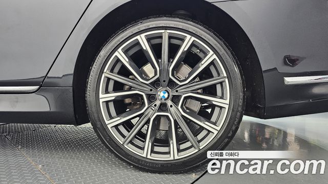BMW 7-Series 2020 — photo 7