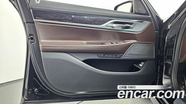 BMW 7-Series 2020 — photo 14